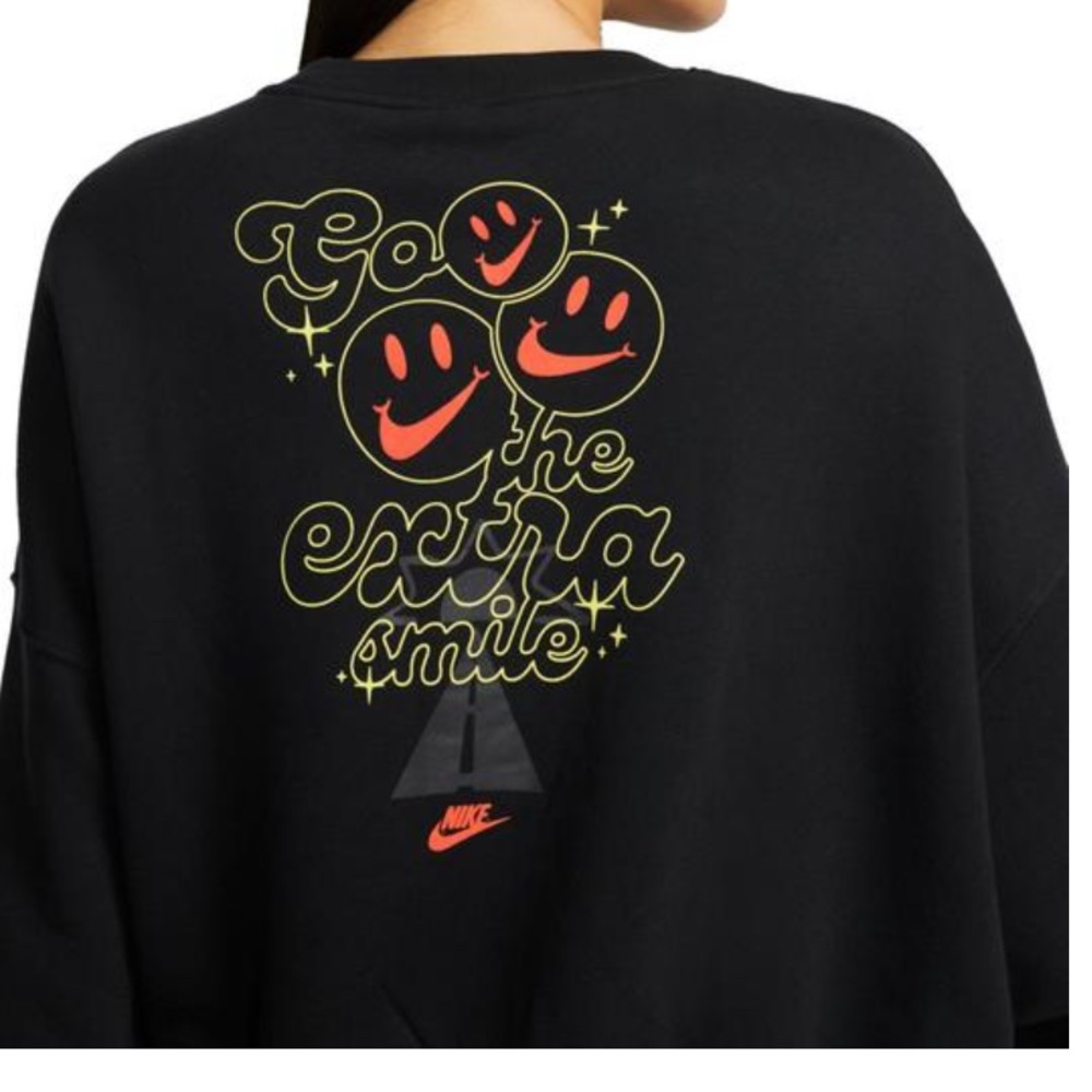NIKE GO THE EXTRA SMILE BLACK SWEATER SIZE SMALL AUPER CUTE BRAND NEW NO TAGS